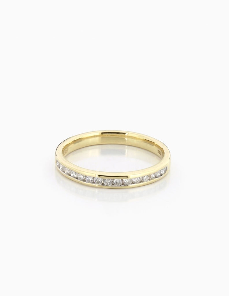 18ct yellow gold wedding ring with channel-set round diamonds