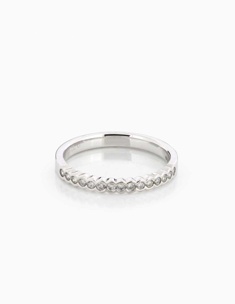 18ct white gold wedding ring with round diamonds set in a scalloped wave pattern