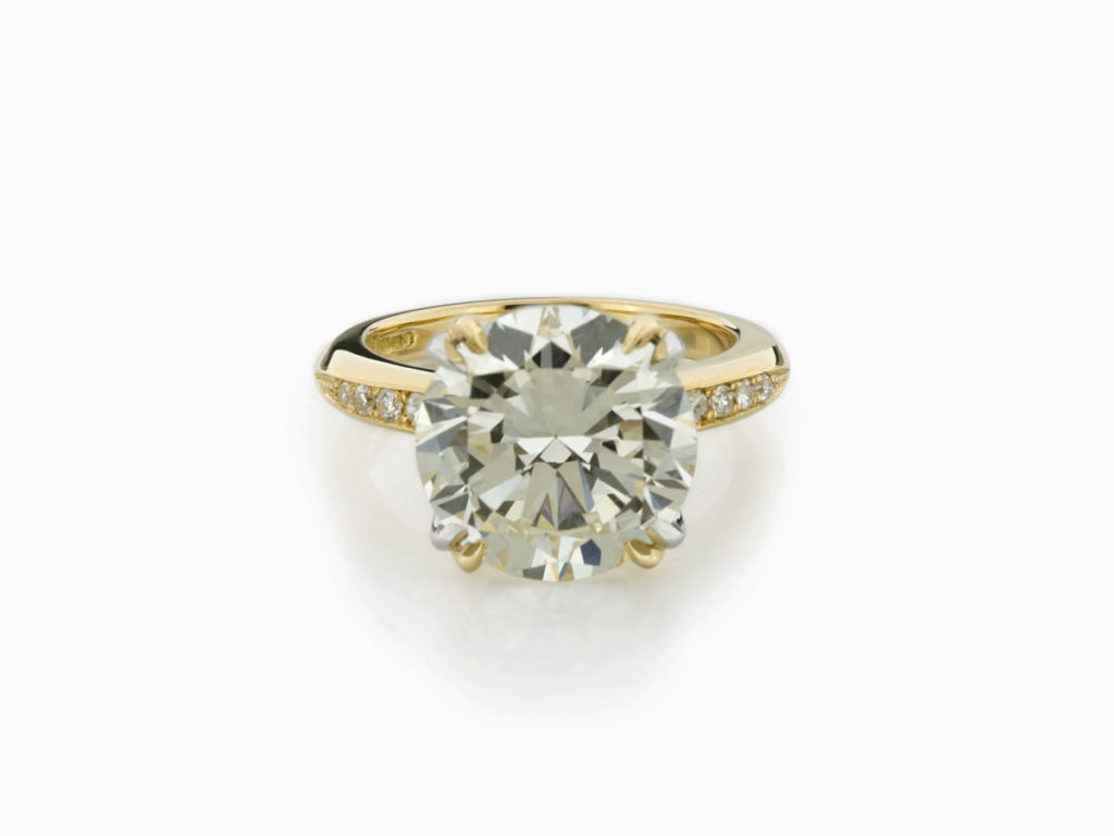 Two-Tone Diamond Solitaire