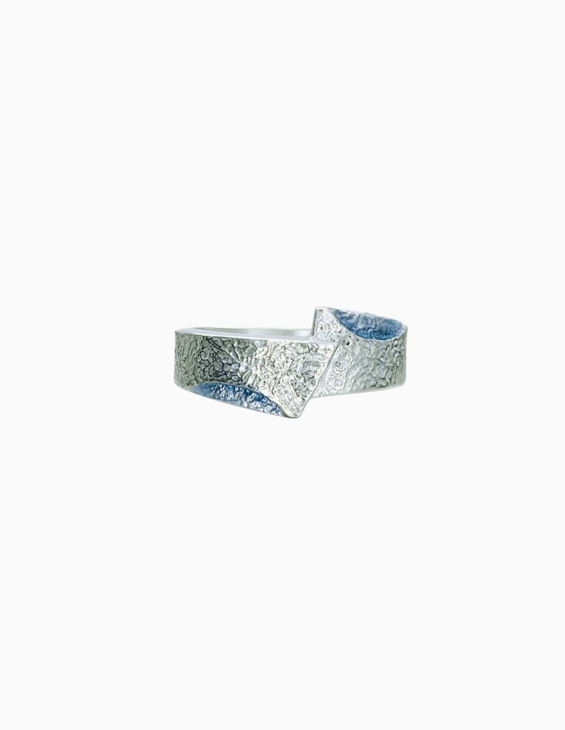 Dress ring textured chunky ring with enamel crossover design silver ring size P
