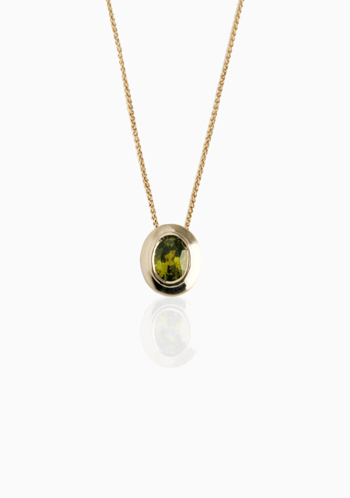 Malaia Garnet Oval Roma Pendant