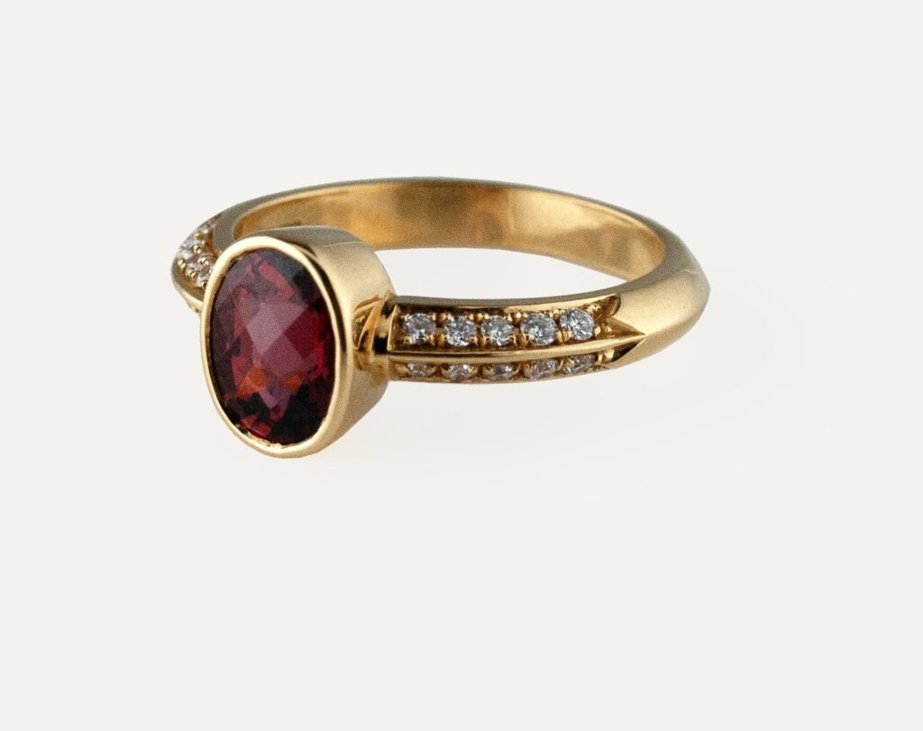 JCP Roma ring with Garnet 1.78ct and double row diamond shoulders 0.12ct GVS 18ct yellow gold ring size L 1/2