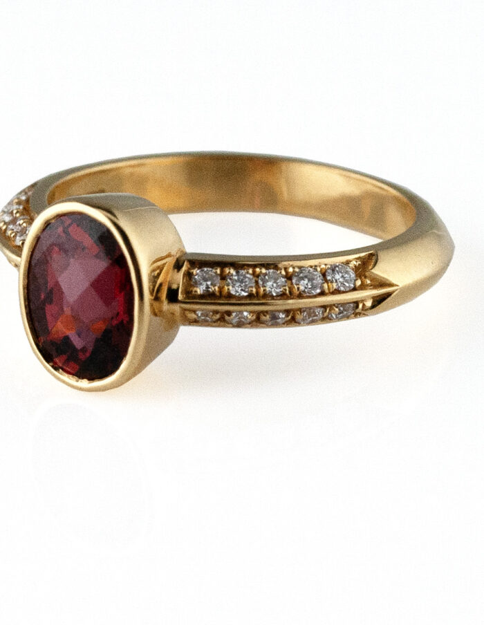 JCP Roma ring with Garnet 1.78ct and double row diamond shoulders 0.12ct GVS 18ct yellow gold ring size L 1/2