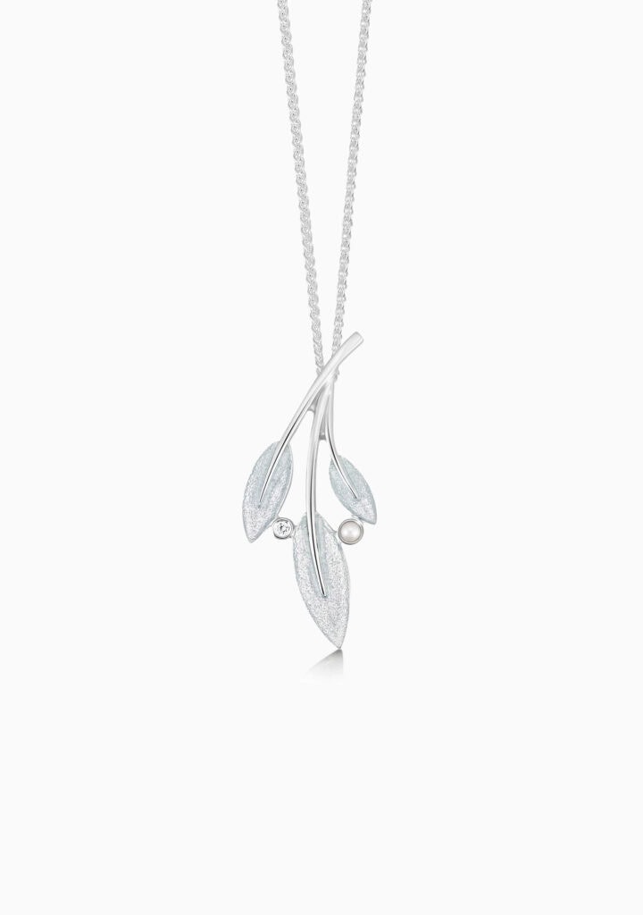 Pendant and chain Rowan triple leaf in Frost silver