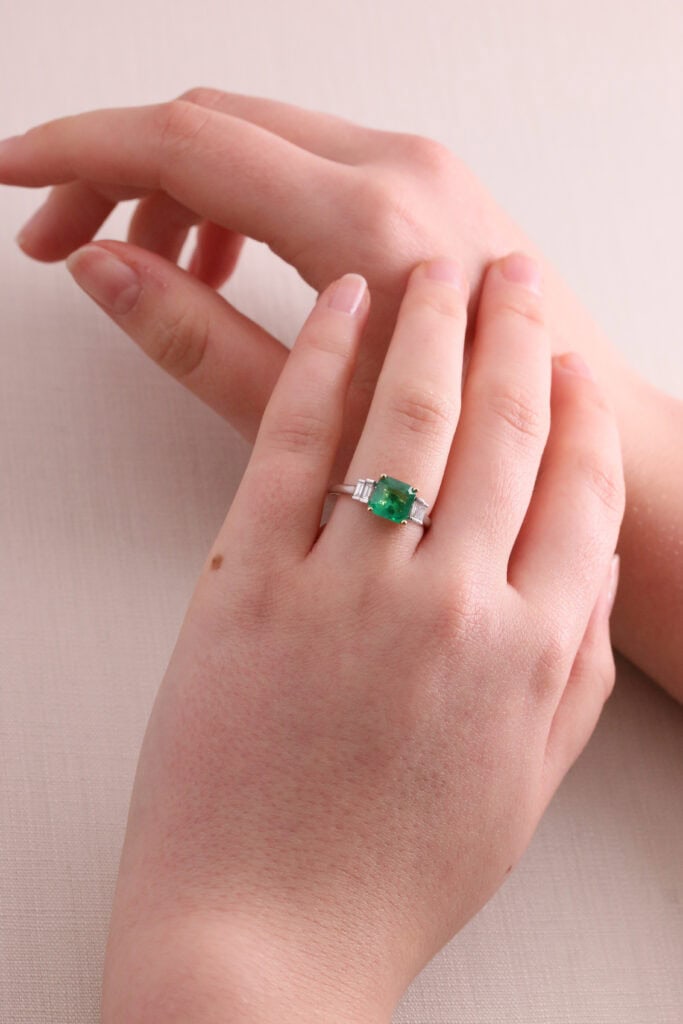Dress ring cushion emerald 1.55ct with baguette diamond shoulders 0.16ct 18ct white gold ring size M