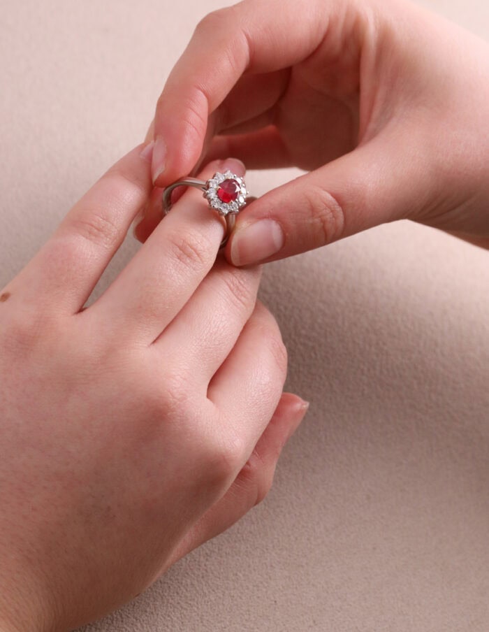 Cluster ring oval ruby 1.00ct with diamond cluster 0.70ct GSI Platinum ring size M