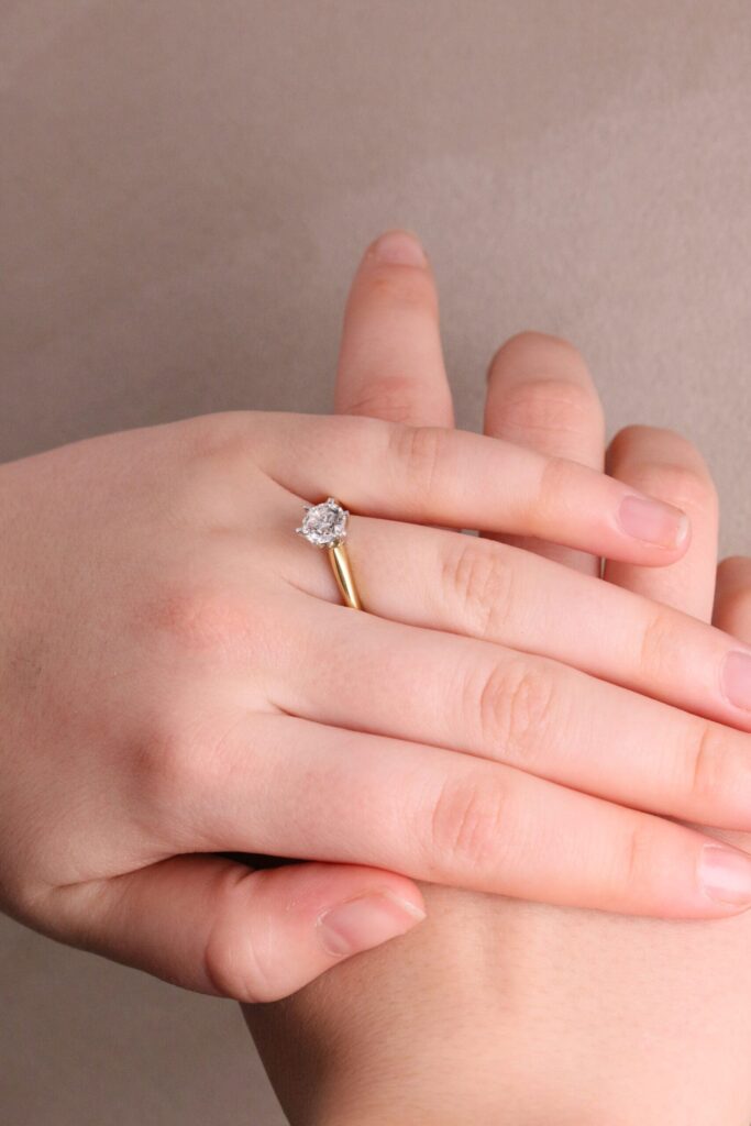 JCP Solitaire ring 6 claw round diamond 1.00ct GSI2 18ct yellow gold ring size O cert GIA1308601597