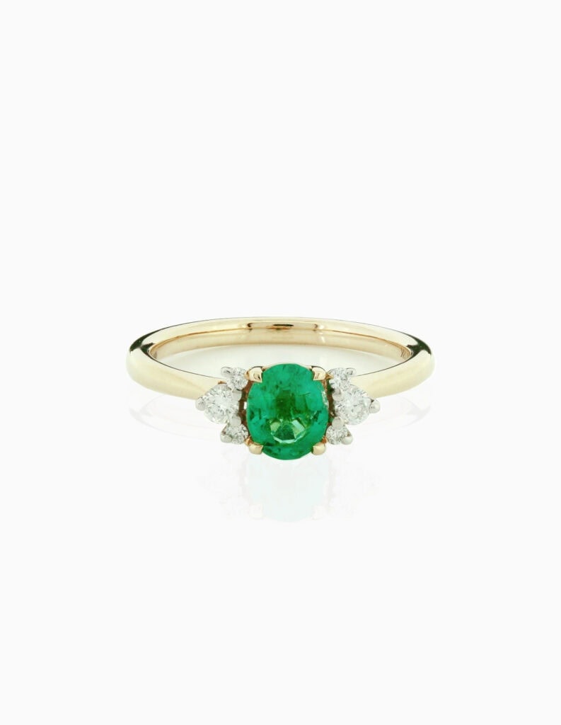 Dress ring oval centre emerald 0.70ct with diamond side stones 0.17ct GSI 18ct yellow gold ring size M