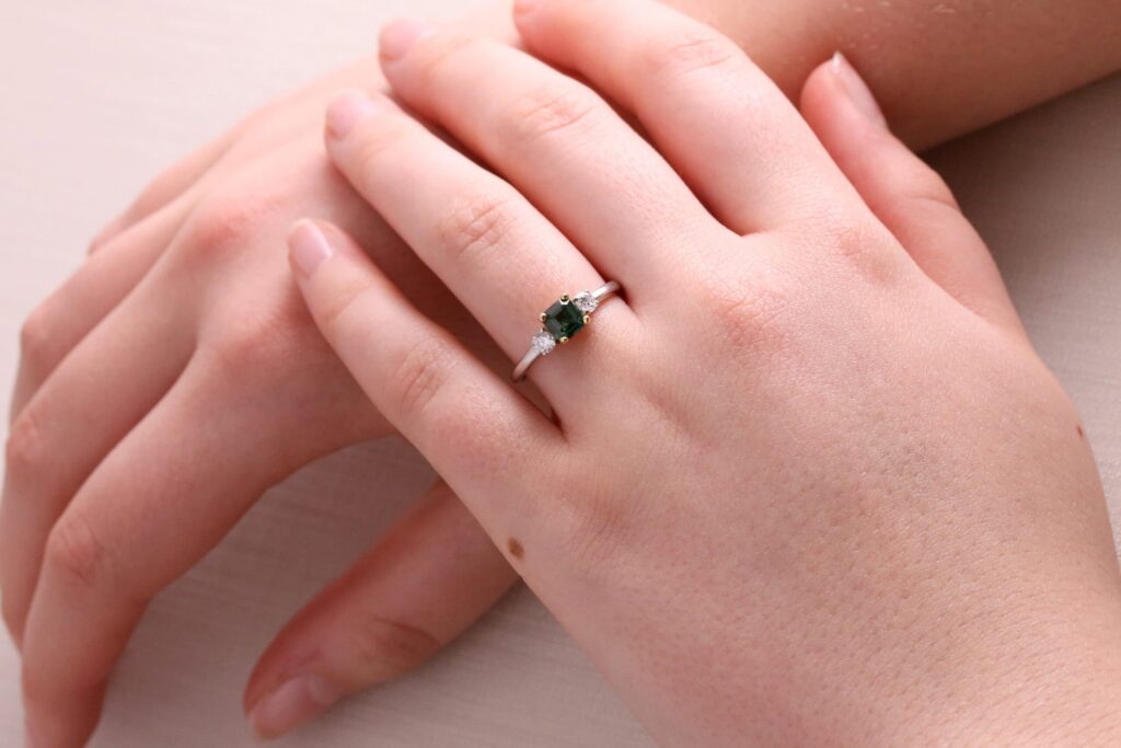 Dress ring Teal sapphire 0.73ct and diamond 18ct white gold ring size M