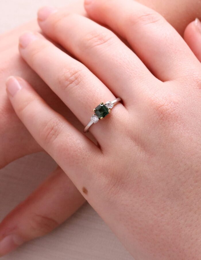 Dress ring Teal sapphire 0.73ct and diamond 18ct white gold ring size M