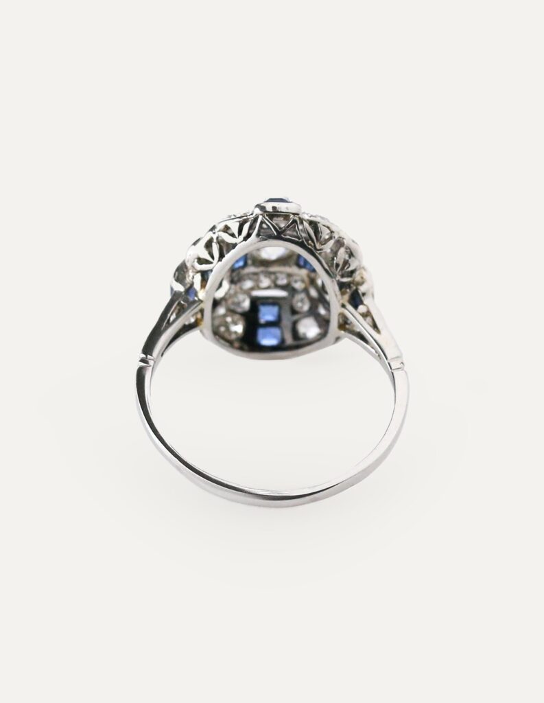 Dress ring art deco sapphire and diamond 0.50 ct total Platinum — back view