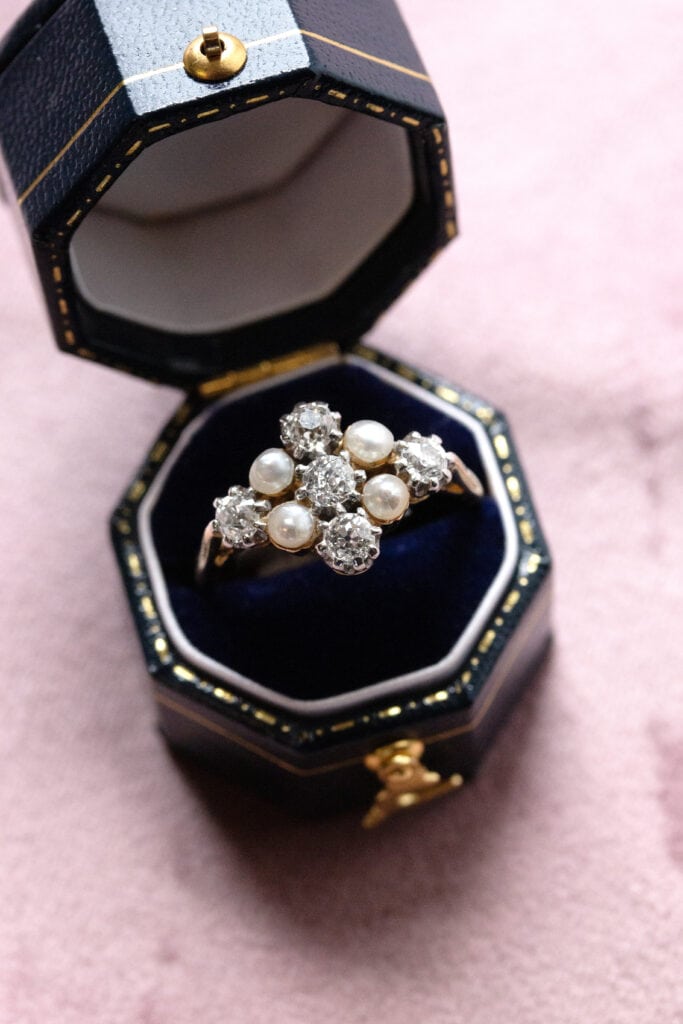 Dress ring 4 round sapphire and diamond cluster 18ct white gold ring size N — front view
