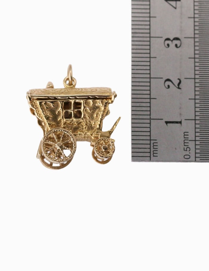 Charm Gypsy caravan 9ct yellow gold 7.2g
