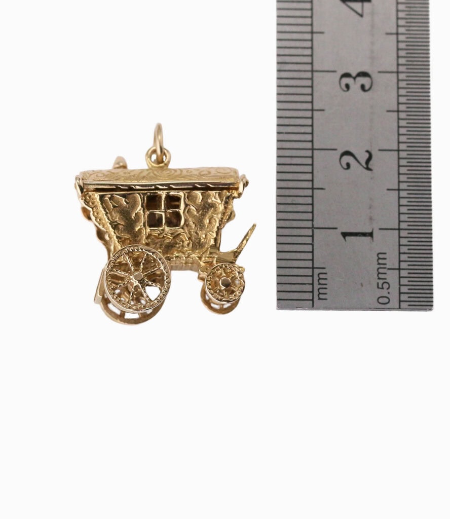 Charm Gypsy caravan 9ct yellow gold 7.2g