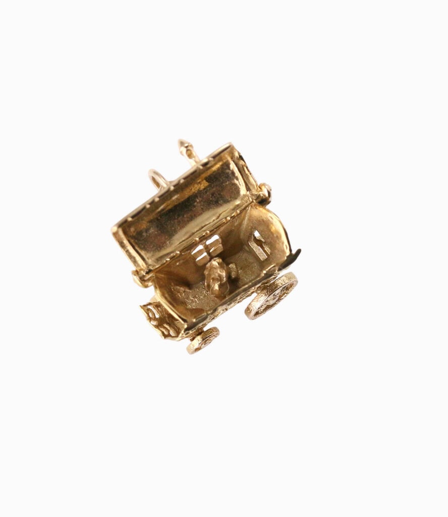 Charm Gypsy caravan 9ct yellow gold 7.2g