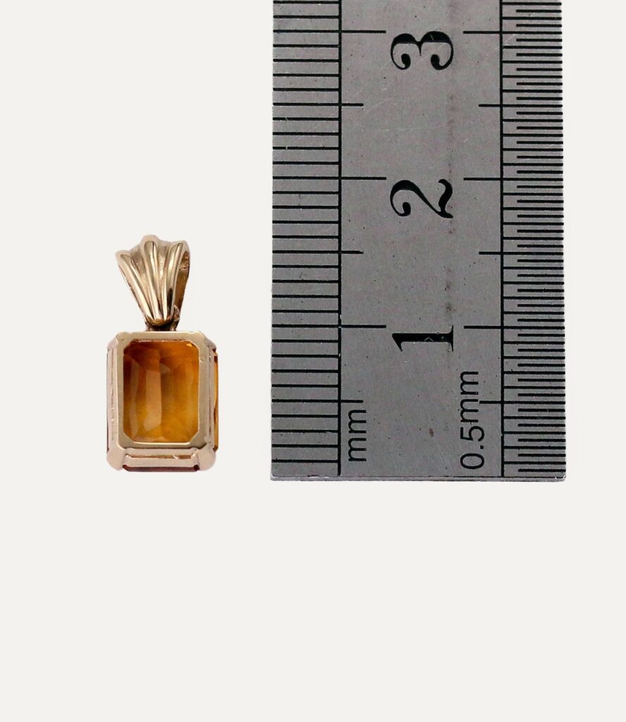 Pendant oblong cintrine with engraved bale 9ct yellow gold — back view