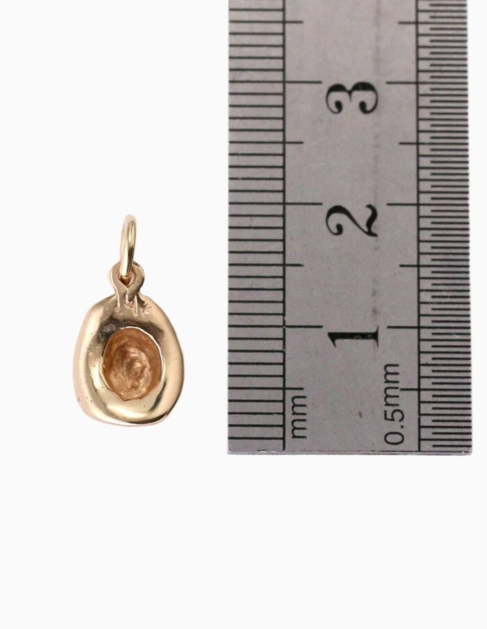 Charm cowboy hat 9ct yellow gold 1.21g — back view