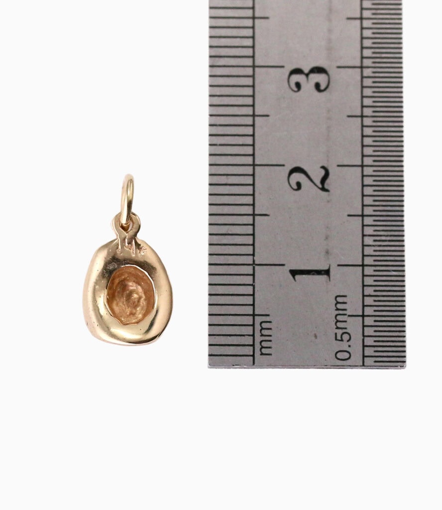 Charm cowboy hat 9ct yellow gold 1.21g — back view