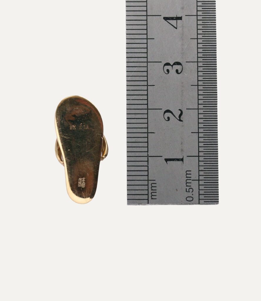 Charm Mother of pearl and diamond flip flop 9ct yellow gold — back view