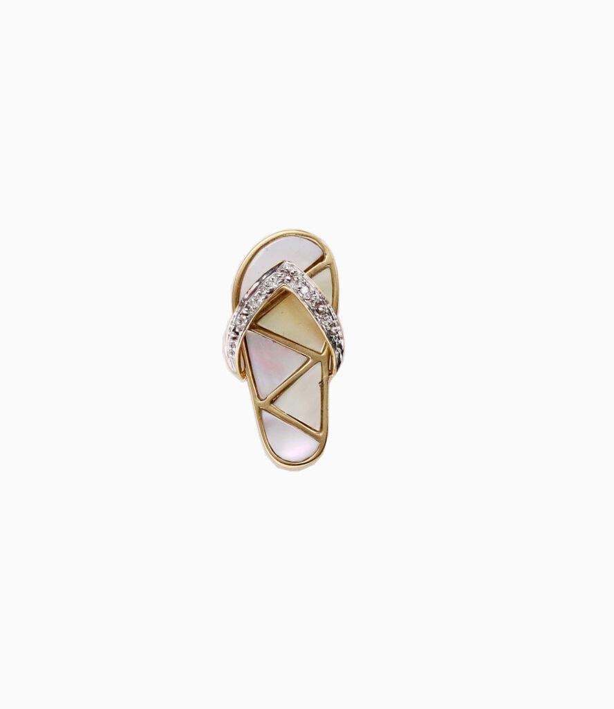 Charm Mother of pearl and diamond flip flop 9ct yellow gold — front view