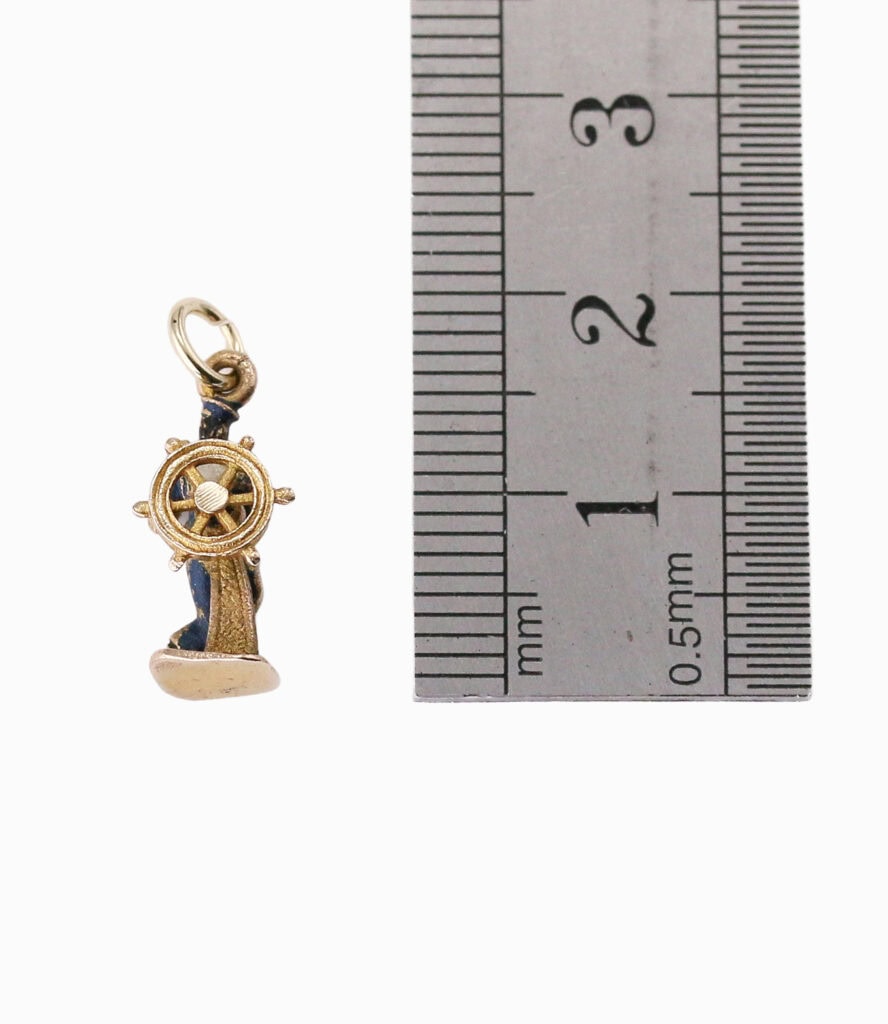 Charm enamel soldier 9ct yellow gold — side view
