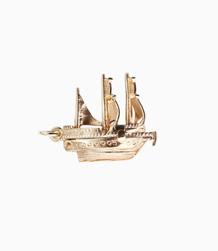 Charm ship with opening section 9ct yellow gold 4.69g