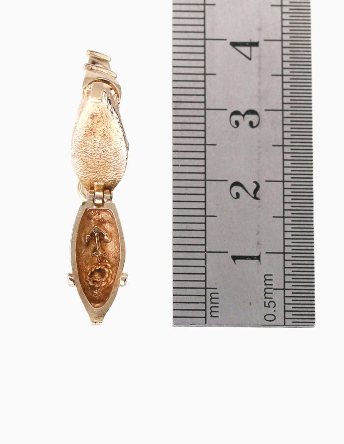 Charm ship with opening section 9ct yellow gold 4.69g