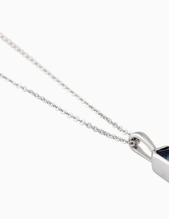 Pendant octagonal LB topaz drop on 9ct white gold chain — side view
