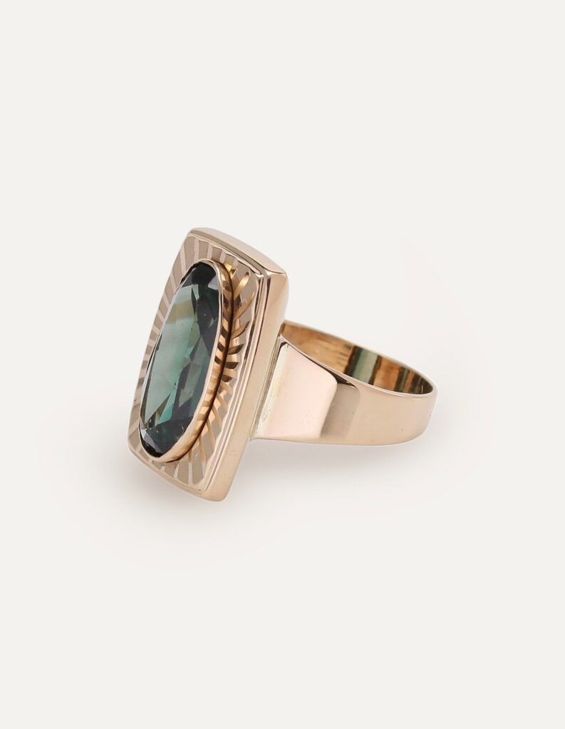 Green Stone Dress Ring 9ct Yellow Gold Size O