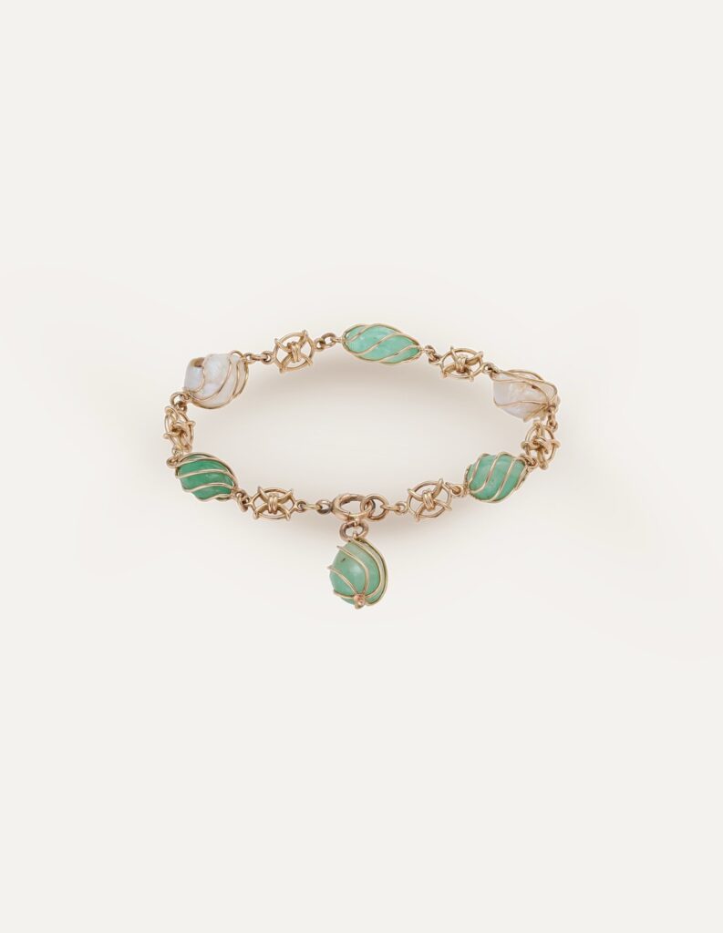 Green Stone & Freshwater Pearl Bracelet 9ct Yellow Gold 9.5”