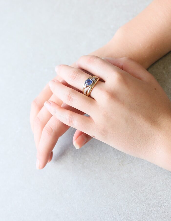 One-off 9ct yellow gold ring with a cushion sapphire and diamond-set shoulders